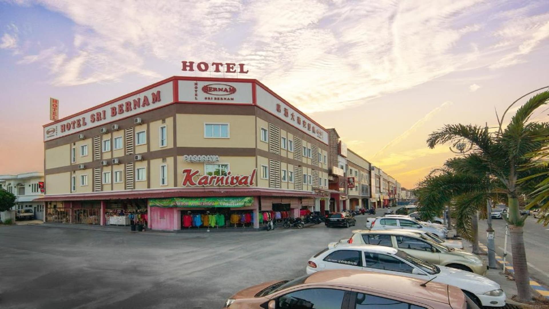 Sri Bernam Hotel tại Sabak Bernam, Selangor